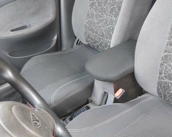 Красный Дэу Ланос, объемом двигателя 1.5 л и пробегом 322 тыс. км за 2200 $, фото 3 на Automoto.ua