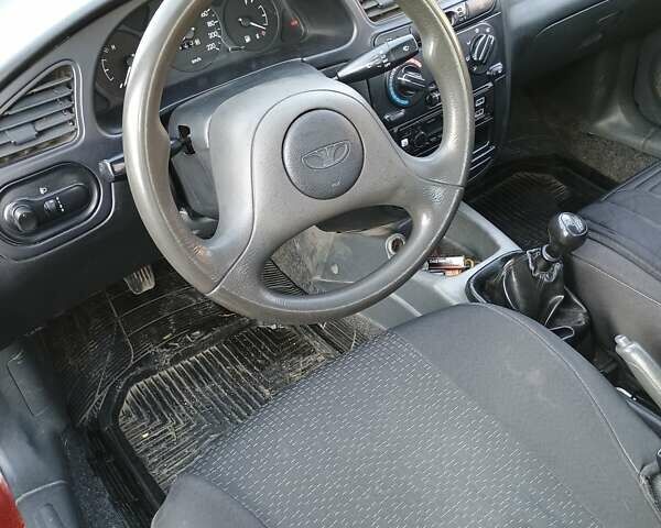 Красный Дэу Ланос, объемом двигателя 1.5 л и пробегом 157 тыс. км за 2750 $, фото 5 на Automoto.ua