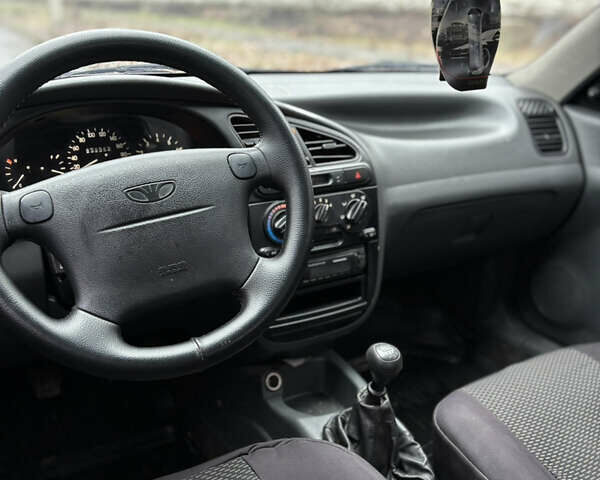 Красный Дэу Ланос, объемом двигателя 1.6 л и пробегом 235 тыс. км за 2150 $, фото 8 на Automoto.ua