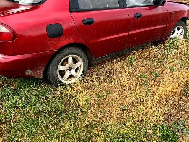 Червоний Деу Ланос, об'ємом двигуна 1.5 л та пробігом 200 тис. км за 900 $, фото 1 на Automoto.ua