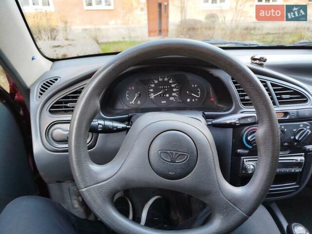 Червоний Деу Ланос, об'ємом двигуна 1.5 л та пробігом 102 тис. км за 2350 $, фото 1 на Automoto.ua