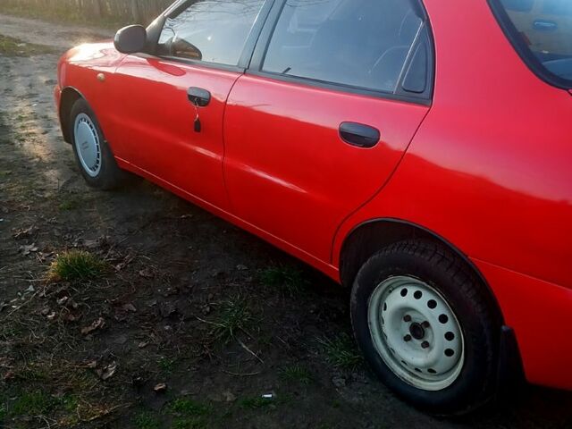 Красный Дэу Ланос, объемом двигателя 1.6 л и пробегом 507 тыс. км за 1300 $, фото 2 на Automoto.ua