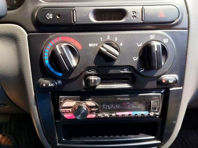 Красный Дэу Ланос, объемом двигателя 1.5 л и пробегом 158 тыс. км за 3500 $, фото 3 на Automoto.ua