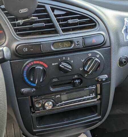 Красный Дэу Ланос, объемом двигателя 1.5 л и пробегом 180 тыс. км за 2000 $, фото 4 на Automoto.ua