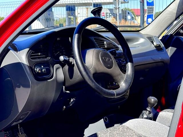 Красный Дэу Ланос, объемом двигателя 1.4 л и пробегом 112 тыс. км за 3000 $, фото 5 на Automoto.ua