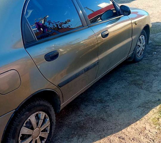 Деу Ланос, об'ємом двигуна 1.5 л та пробігом 280 тис. км за 2000 $, фото 4 на Automoto.ua