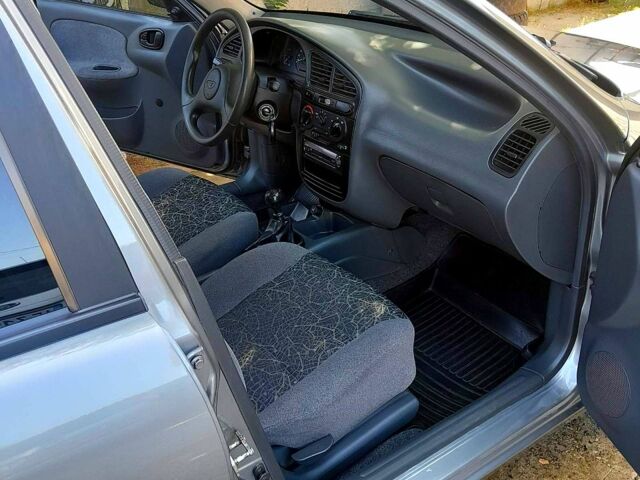 Деу Ланос, об'ємом двигуна 1.4 л та пробігом 160 тис. км за 3500 $, фото 4 на Automoto.ua