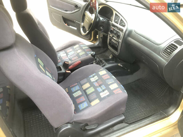 Желтый Дэу Ланос, объемом двигателя 1.6 л и пробегом 215 тыс. км за 2500 $, фото 8 на Automoto.ua