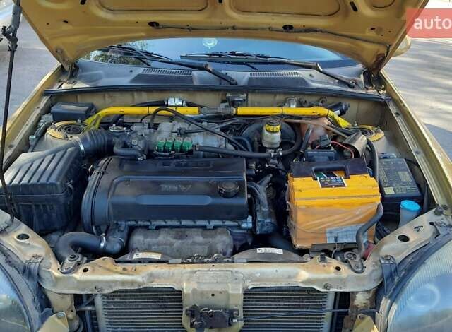 Дэу Ланос 2003 в Запорожье на Automoto.ua Желтый Дэу Ланос, объемом двигателя 1.6 л и пробегом 243 тыс. км за 1700 $, фото 2 на Automoto.ua