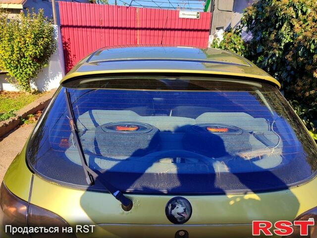 Желтый Дэу Ланос, объемом двигателя 1.5 л и пробегом 330 тыс. км за 2000 $, фото 2 на Automoto.ua