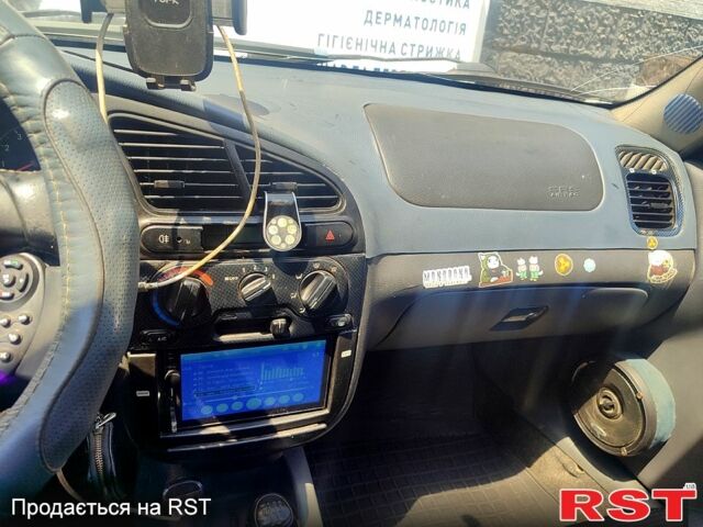 Желтый Дэу Ланос, объемом двигателя 1.5 л и пробегом 320 тыс. км за 2200 $, фото 1 на Automoto.ua