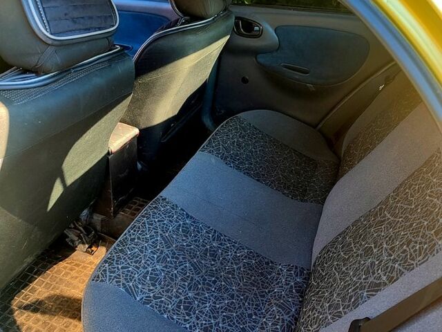 Желтый Дэу Ланос, объемом двигателя 1.5 л и пробегом 330 тыс. км за 2000 $, фото 4 на Automoto.ua