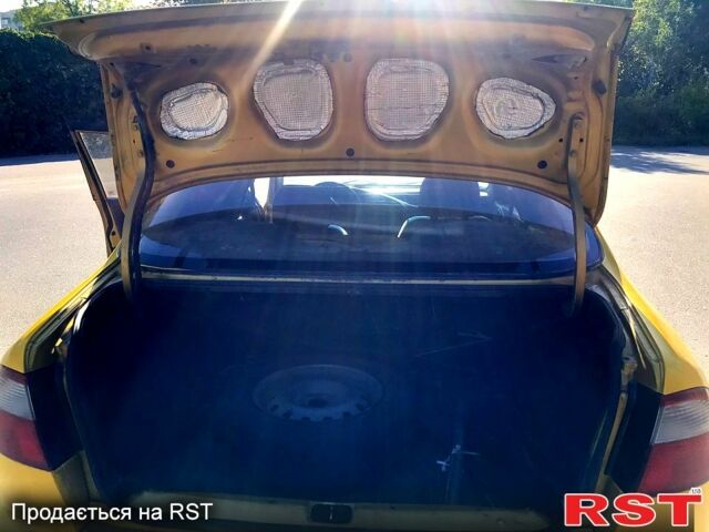 Дэу Ланос 2002 в Днепре (Днепропетровске) на Automoto.ua Желтый Дэу Ланос, объемом двигателя 1.5 л и пробегом 113 тыс. км за 1100 $, фото 6 на Automoto.ua