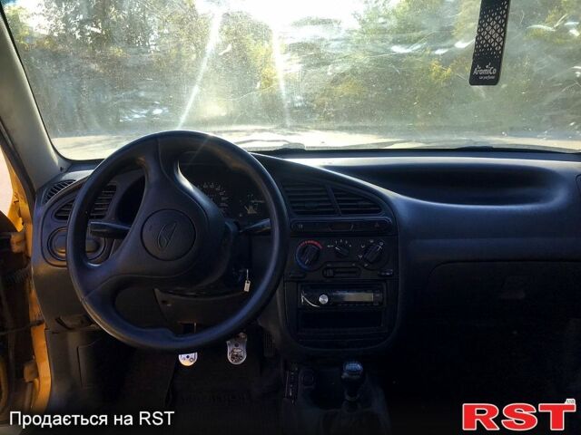 Дэу Ланос 2002 в Днепре (Днепропетровске) на Automoto.ua Желтый Дэу Ланос, объемом двигателя 1.5 л и пробегом 113 тыс. км за 1100 $, фото 3 на Automoto.ua