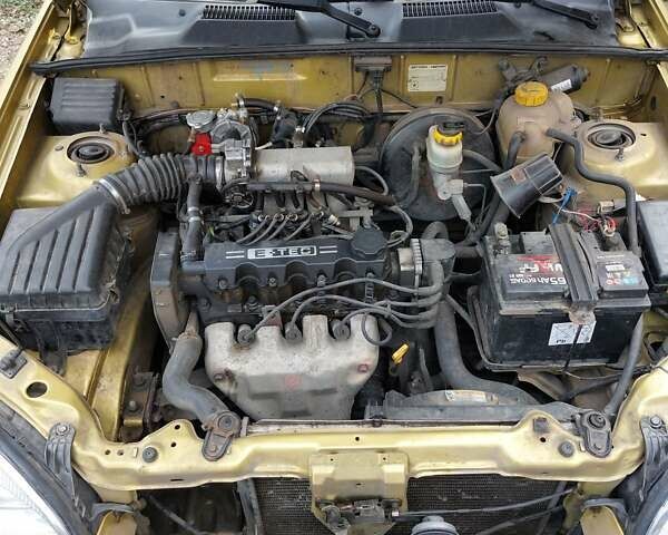 Желтый Дэу Ланос, объемом двигателя 1.5 л и пробегом 170 тыс. км за 2300 $, фото 35 на Automoto.ua