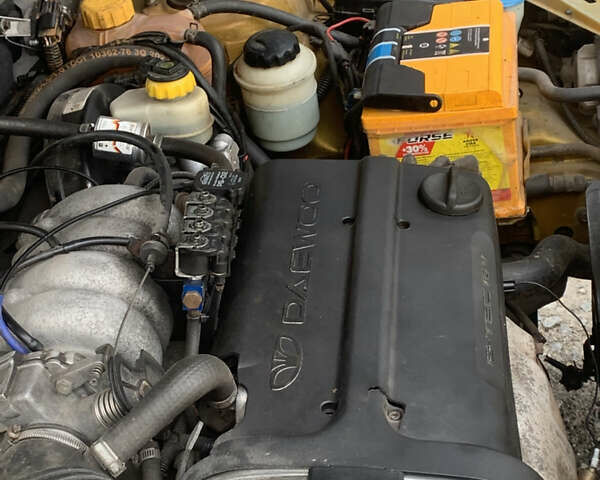 Жовтий Деу Ланос, об'ємом двигуна 1.6 л та пробігом 164 тис. км за 2400 $, фото 4 на Automoto.ua