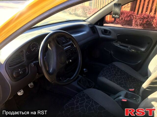 Дэу Ланос 2002 в Днепре (Днепропетровске) на Automoto.ua Желтый Дэу Ланос, объемом двигателя 1.5 л и пробегом 113 тыс. км за 1100 $, фото 4 на Automoto.ua