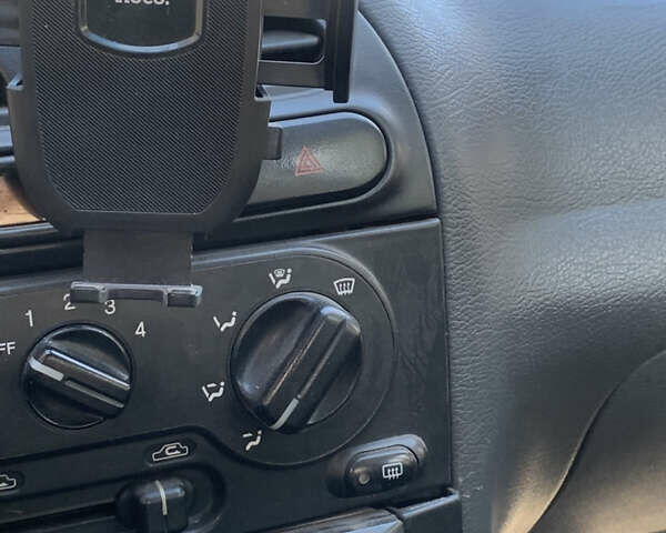 Жовтий Деу Ланос, об'ємом двигуна 1.6 л та пробігом 164 тис. км за 2400 $, фото 10 на Automoto.ua