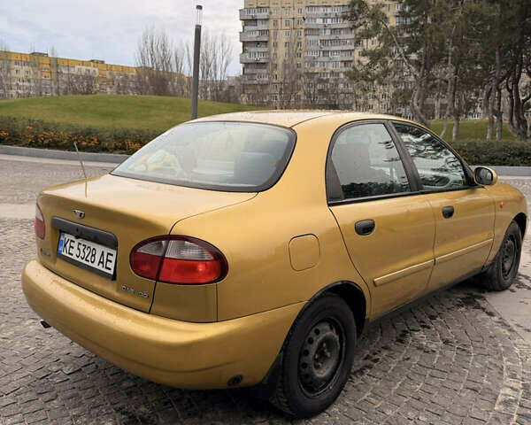 Желтый Дэу Ланос, объемом двигателя 1.5 л и пробегом 167 тыс. км за 2300 $, фото 3 на Automoto.ua