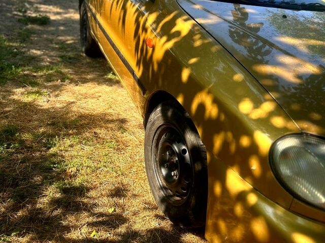 Желтый Дэу Ланос, объемом двигателя 1.5 л и пробегом 200 тыс. км за 1500 $, фото 1 на Automoto.ua