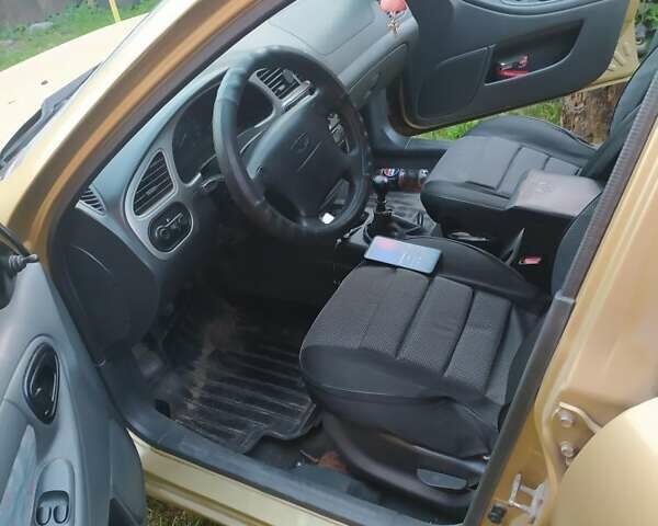 Желтый Дэу Ланос, объемом двигателя 1.6 л и пробегом 265 тыс. км за 2850 $, фото 2 на Automoto.ua