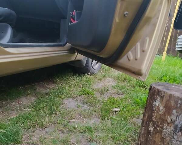 Желтый Дэу Ланос, объемом двигателя 1.6 л и пробегом 265 тыс. км за 2850 $, фото 5 на Automoto.ua