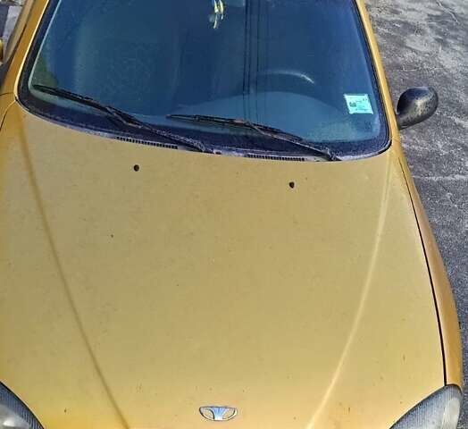 Желтый Дэу Ланос, объемом двигателя 1.5 л и пробегом 272 тыс. км за 2000 $, фото 3 на Automoto.ua