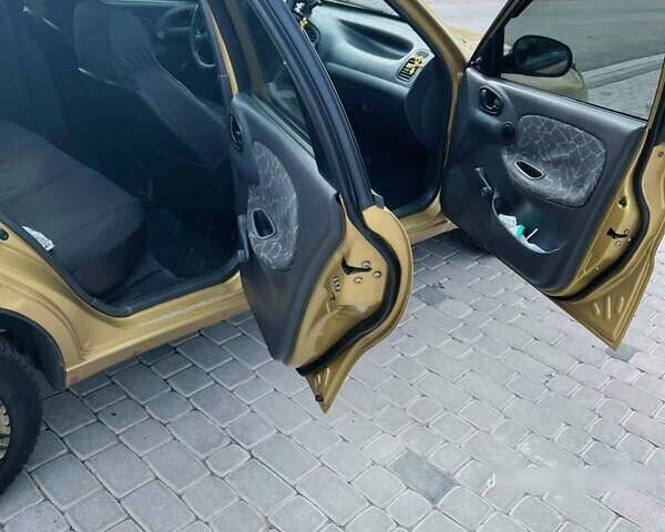 Желтый Дэу Ланос, объемом двигателя 1.3 л и пробегом 200 тыс. км за 1400 $, фото 3 на Automoto.ua