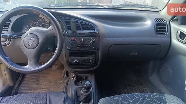 Желтый Дэу Ланос, объемом двигателя 1.5 л и пробегом 272 тыс. км за 2000 $, фото 9 на Automoto.ua