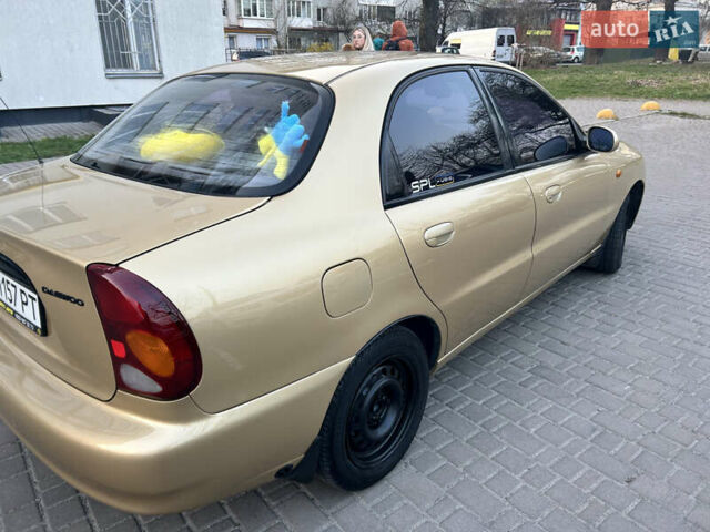 Желтый Дэу Ланос, объемом двигателя 1.6 л и пробегом 240 тыс. км за 2700 $, фото 5 на Automoto.ua