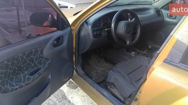Желтый Дэу Ланос, объемом двигателя 1.5 л и пробегом 272 тыс. км за 2000 $, фото 7 на Automoto.ua