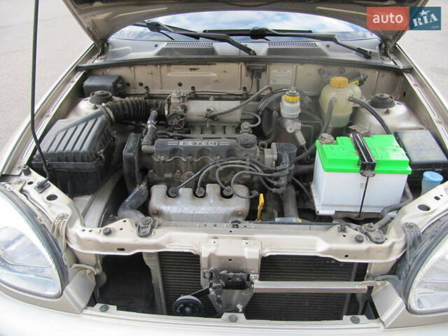 Дэу Ланос 2004 в Днепре (Днепропетровске) на Automoto.ua Желтый Дэу Ланос, объемом двигателя 1.5 л и пробегом 147 тыс. км за 3500 $, фото 5 на Automoto.ua