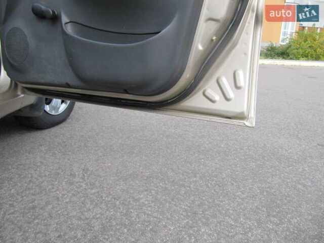 Дэу Ланос 2004 в Днепре (Днепропетровске) на Automoto.ua Желтый Дэу Ланос, объемом двигателя 1.5 л и пробегом 147 тыс. км за 3500 $, фото 14 на Automoto.ua