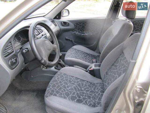 Дэу Ланос 2004 в Днепре (Днепропетровске) на Automoto.ua Желтый Дэу Ланос, объемом двигателя 1.5 л и пробегом 147 тыс. км за 3500 $, фото 9 на Automoto.ua