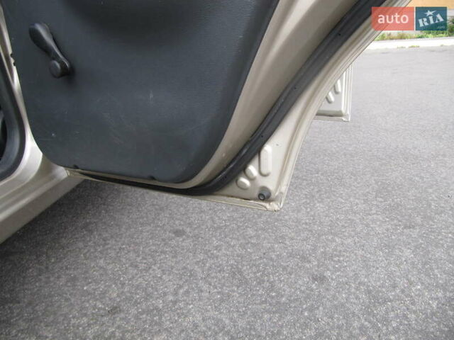 Дэу Ланос 2004 в Днепре (Днепропетровске) на Automoto.ua Желтый Дэу Ланос, объемом двигателя 1.5 л и пробегом 147 тыс. км за 3500 $, фото 15 на Automoto.ua