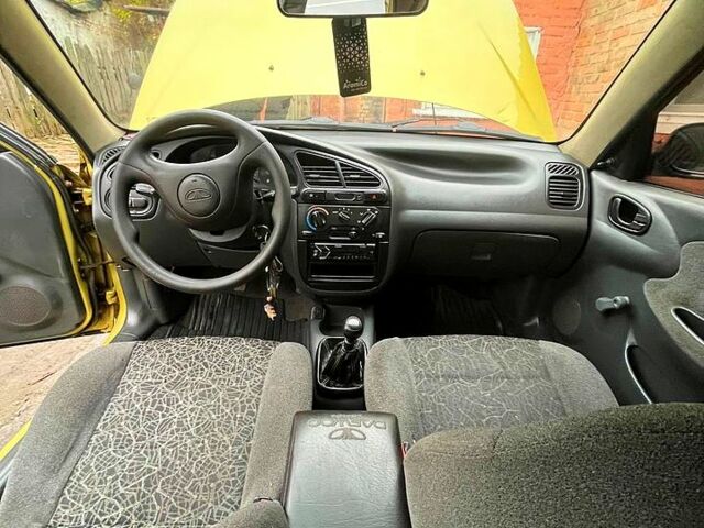 Жовтий Деу Ланос, об'ємом двигуна 1.5 л та пробігом 300 тис. км за 1000 $, фото 4 на Automoto.ua