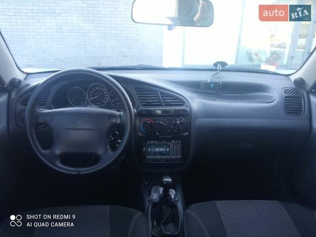 Желтый Дэу Ланос, объемом двигателя 1.5 л и пробегом 227 тыс. км за 2800 $, фото 5 на Automoto.ua