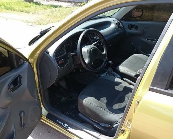 Желтый Дэу Ланос, объемом двигателя 1.5 л и пробегом 285 тыс. км за 2400 $, фото 6 на Automoto.ua