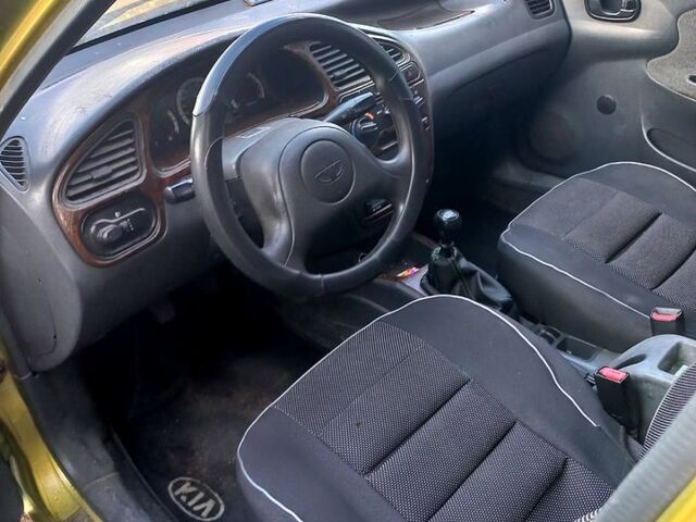 Желтый Дэу Ланос, объемом двигателя 1.4 л и пробегом 190 тыс. км за 900 $, фото 1 на Automoto.ua