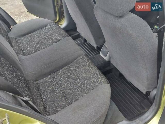 Желтый Дэу Ланос, объемом двигателя 1.5 л и пробегом 250 тыс. км за 1700 $, фото 5 на Automoto.ua