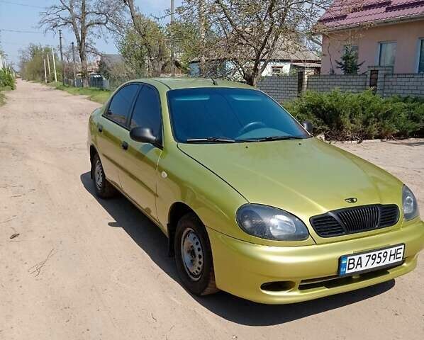 Желтый Дэу Ланос, объемом двигателя 1.5 л и пробегом 285 тыс. км за 2400 $, фото 1 на Automoto.ua