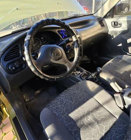 Желтый Дэу Ланос, объемом двигателя 1.5 л и пробегом 310 тыс. км за 1500 $, фото 12 на Automoto.ua