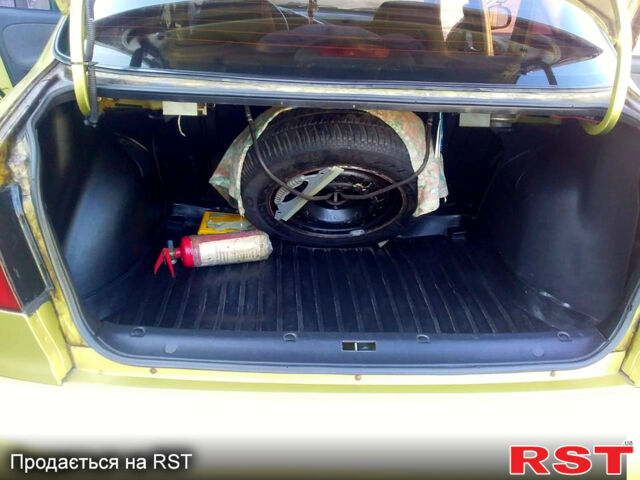 Жовтий Деу Ланос, об'ємом двигуна 1.5 л та пробігом 170 тис. км за 2800 $, фото 6 на Automoto.ua