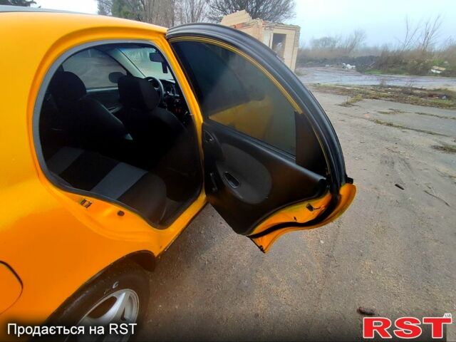 Желтый Дэу Ланос, объемом двигателя 1.4 л и пробегом 269 тыс. км за 1250 $, фото 4 на Automoto.ua