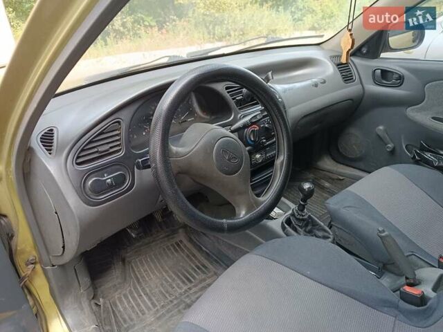 Желтый Дэу Ланос, объемом двигателя 1.5 л и пробегом 244 тыс. км за 1490 $, фото 4 на Automoto.ua