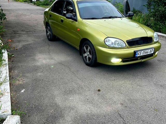 Желтый Дэу Ланос, объемом двигателя 1.5 л и пробегом 247 тыс. км за 3500 $, фото 1 на Automoto.ua