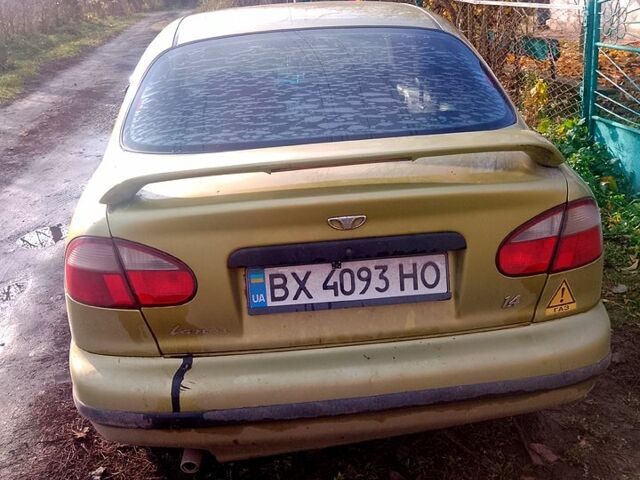Желтый Дэу Ланос, объемом двигателя 1.4 л и пробегом 300 тыс. км за 1300 $, фото 1 на Automoto.ua
