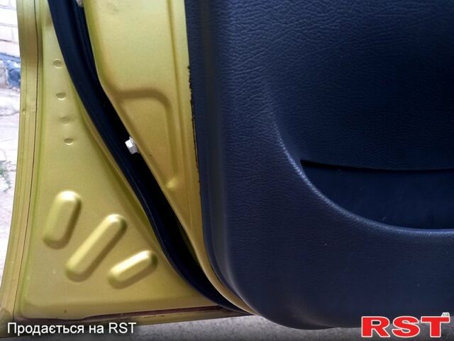 Желтый Дэу Ланос, объемом двигателя 1.4 л и пробегом 117 тыс. км за 2550 $, фото 13 на Automoto.ua