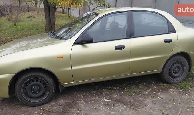 Желтый Дэу Ланос, объемом двигателя 1.5 л и пробегом 250 тыс. км за 1700 $, фото 1 на Automoto.ua
