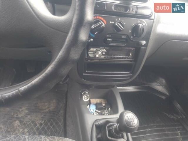 Желтый Дэу Ланос, объемом двигателя 1.5 л и пробегом 190 тыс. км за 1750 $, фото 24 на Automoto.ua